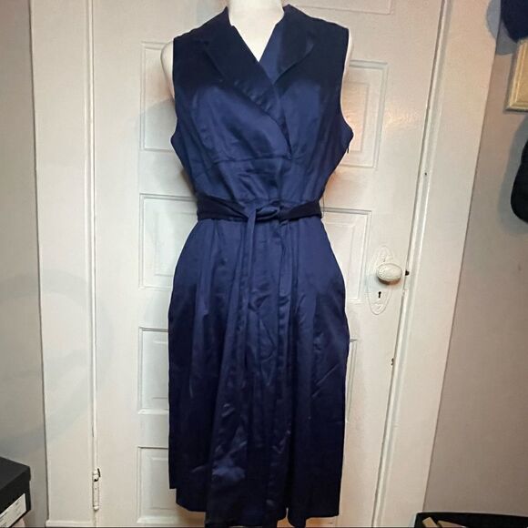 Tommy Hilfiger 100% Cotton Midnight Blue Waist w/ Belt Sleeveless V-Neck Sz 12 - Picture 1 of 9